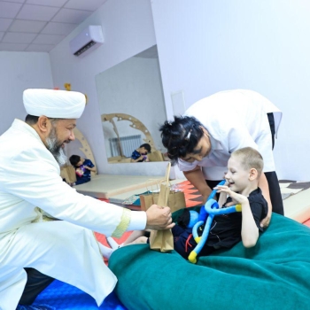 БАС МҮФТИ БАЛАЛАРДЫ МЕРЕКЕМЕН ҚҰТТЫҚТАДЫ