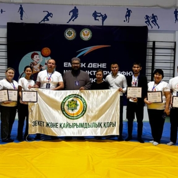 Емдік дене шынықтыру инструкторлары курсқа қатысты